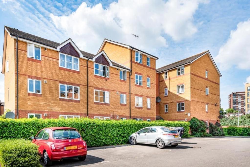 Morden Flat Close To Dlr Station With Free Parking Londra Dış mekan fotoğraf